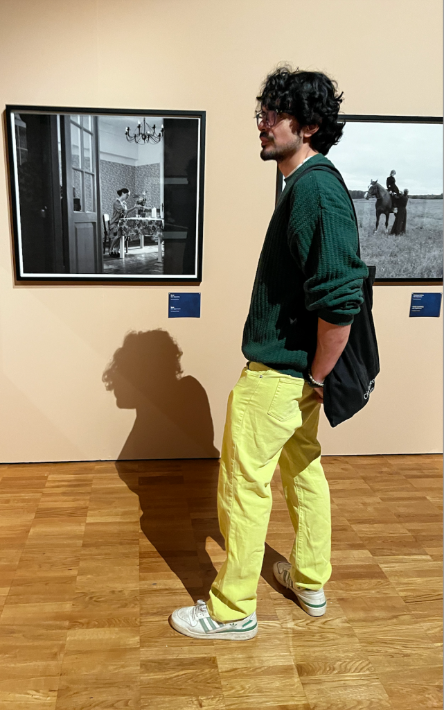 Casual Gallery Visit – Contemporary Art Museum Look